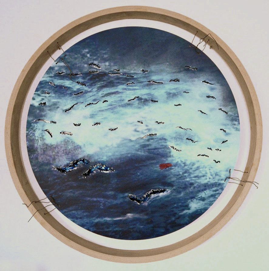 Das Meer/2024/Fotografie auf Dibond/Spiegelstücke hinterlegt/Holzring/85x5cm | Klaus Fabricius  Artist Künstler Information